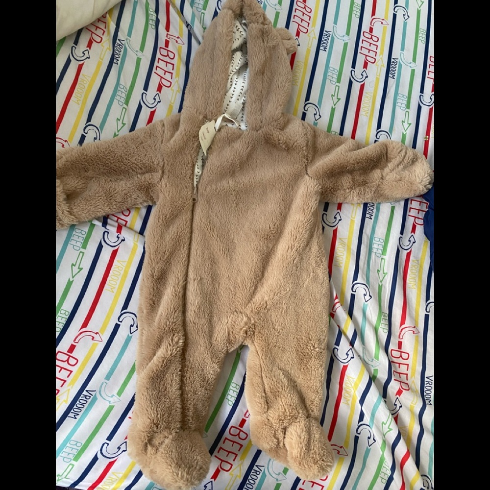 ‼️SOLD‼️New baby winter bodysuit 6-9 months